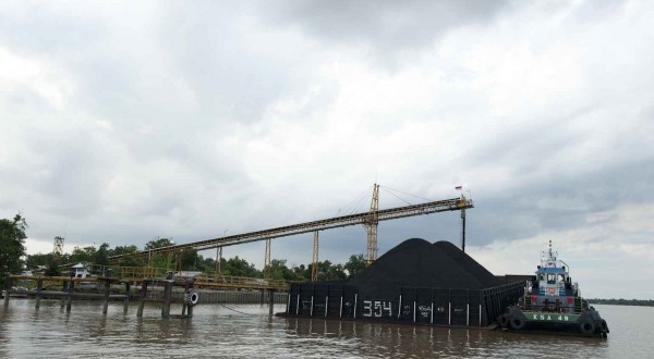 Indomining Port Barge loading